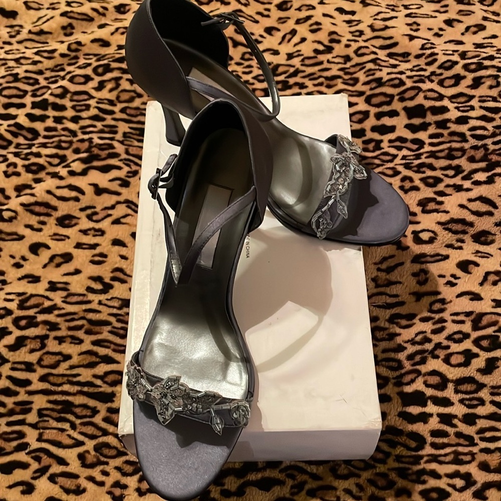 Beautiful Steel Gray Strappy gently worn women’s heels stilettos SZ:8.5 Bling